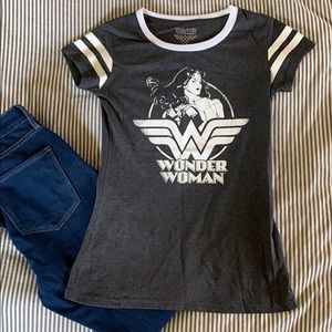 NWOT | Wonder Woman fitted T